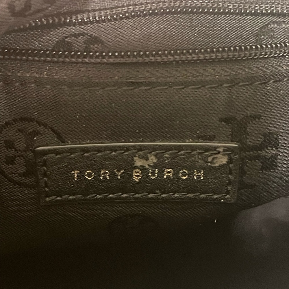 Tory Burch Black nylon crossbody Peeling on logo and around zipper - Picture 6 of 8